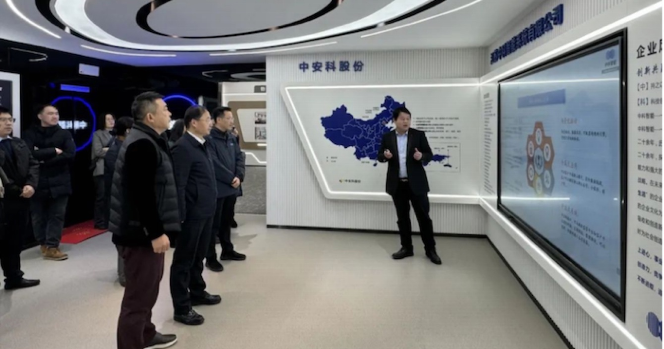 貼合適老化政策，助力智慧養(yǎng)老 | 蘇州市副市長查穎冬一行蒞臨中安科子公司中科智能調(diào)研適老化改造工作